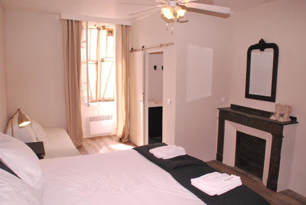 La Maison au Puits Cordes-sur-Ciel Chambre photo